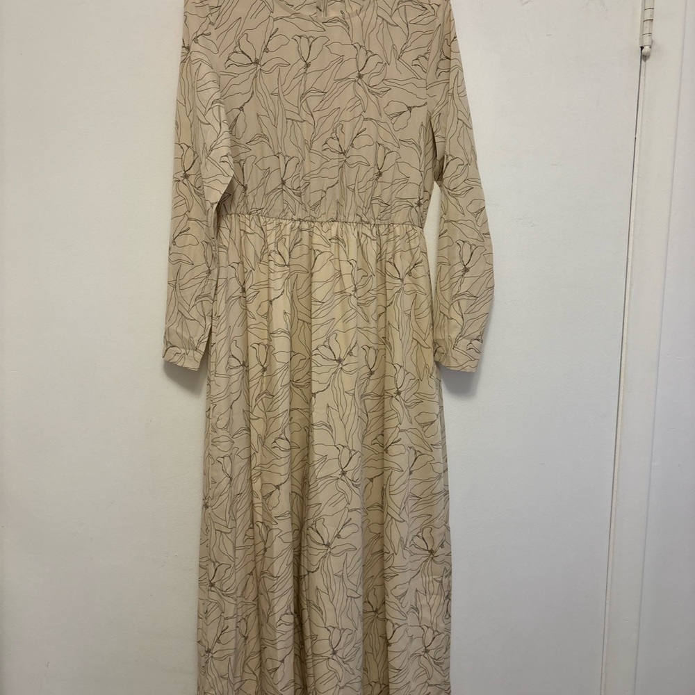 Cream long sleeve dress with abstract black pattern
